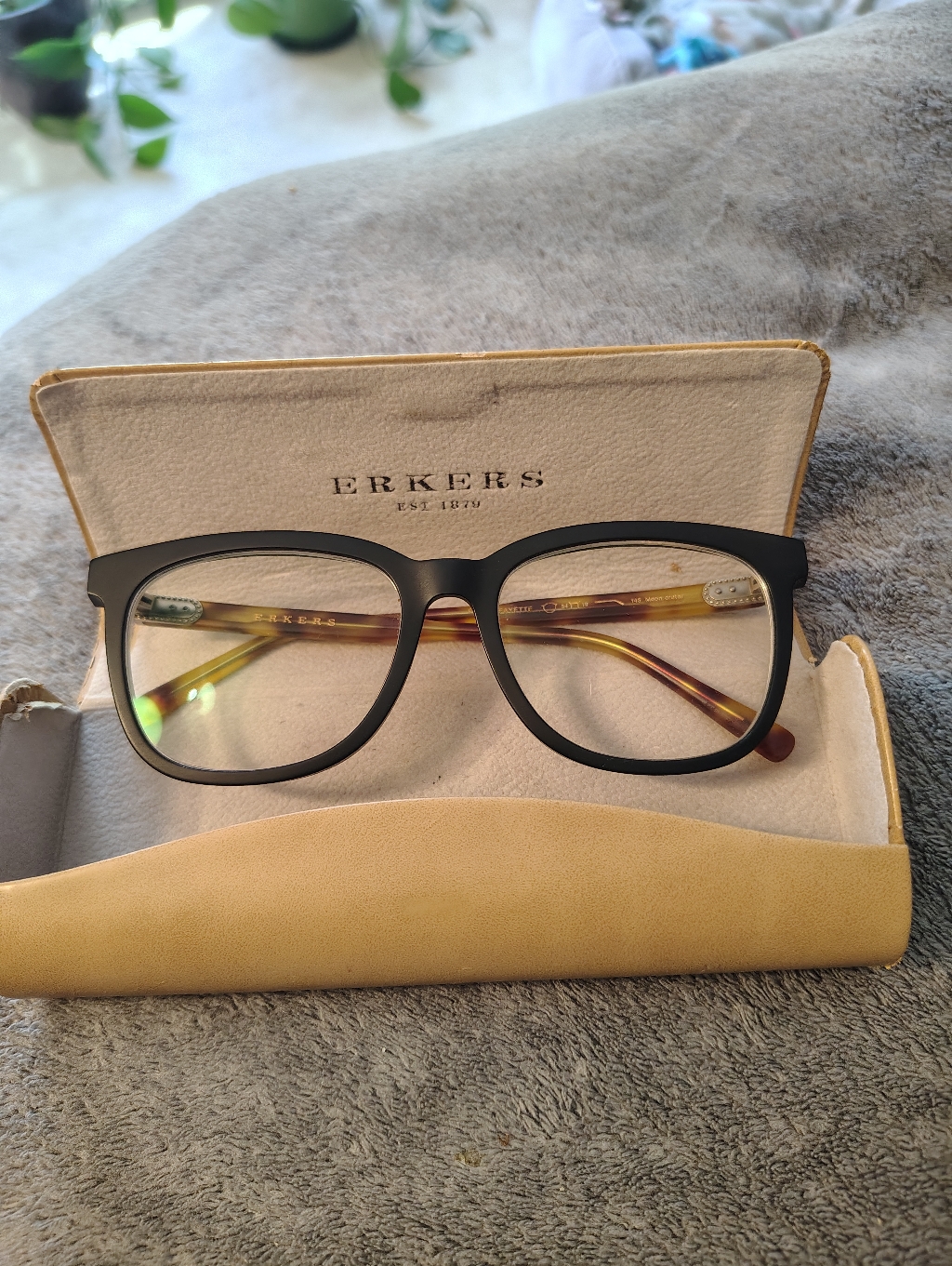 BlackTortoiseshell Womens Or Men Glasses